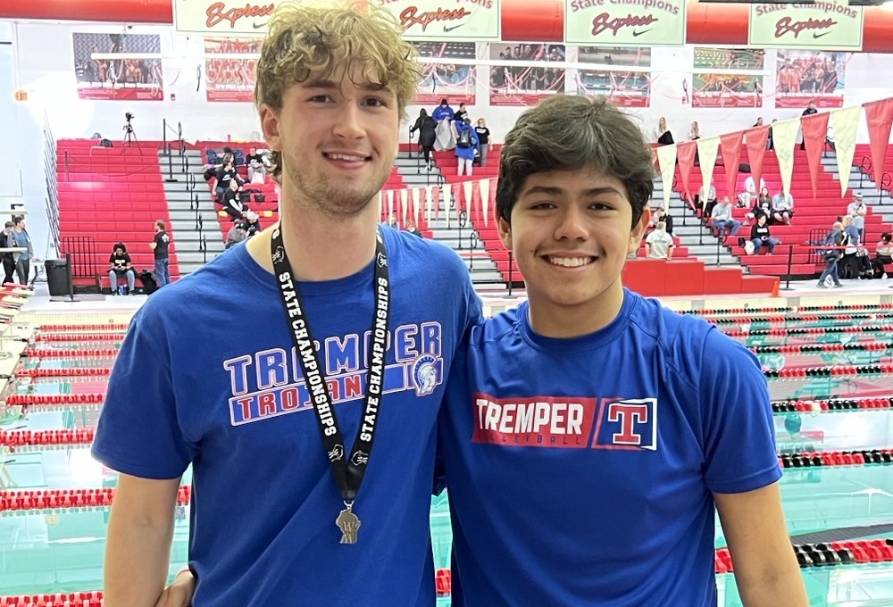 state meet divers Evan and Norberto